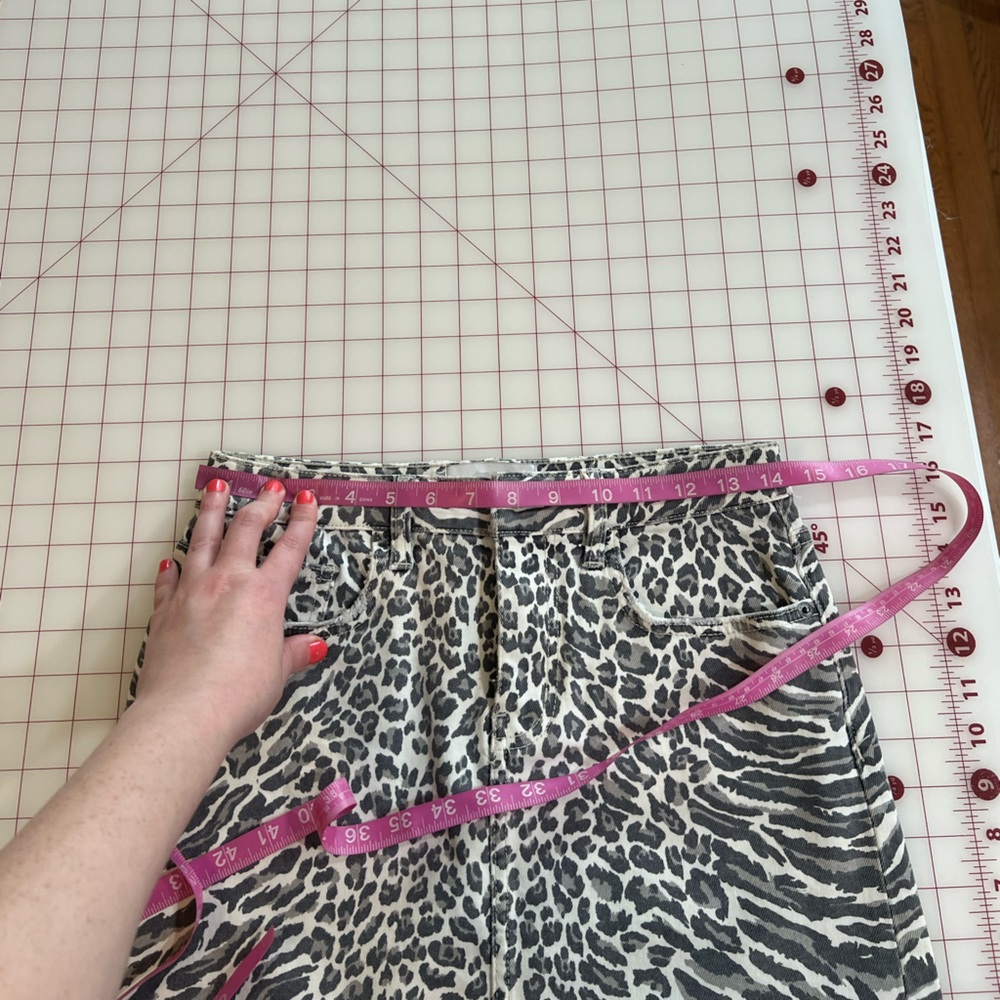 Current/Elliot size 26 cream and gray cheetah animal print denim mini skirt - Picture 3 of 11